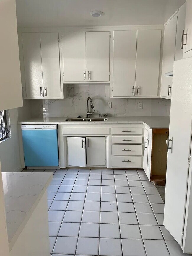 Foto del edificio - Live in comfort and style in this bright and spacious 1-bedroom unit located in the heart of Stud...
