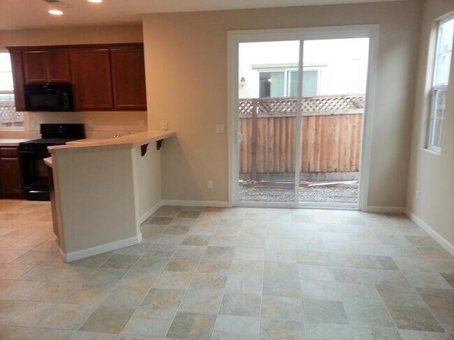 Foto del edificio - Beautiful 3 bedroom 2.5 bathroom home for rent in Lincoln!