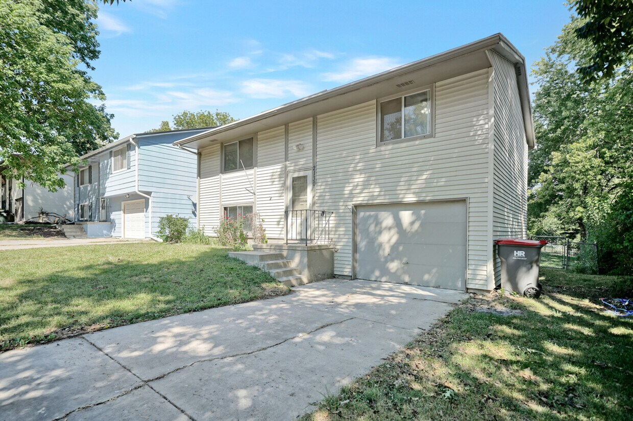 Foto principal - 2130 Essex Rd