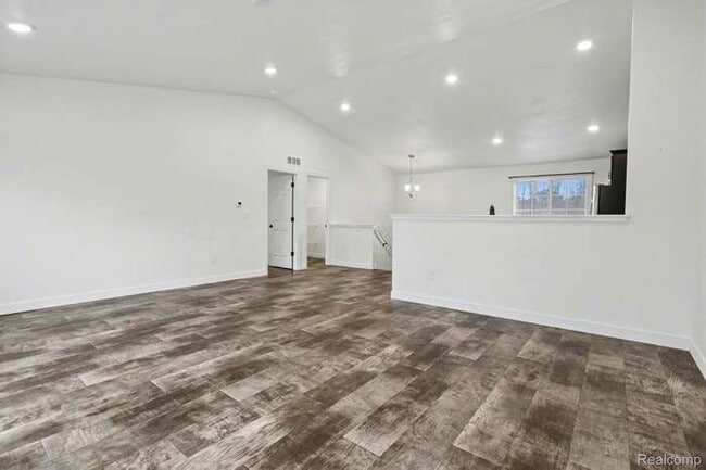 Building Photo - 529 Swan River Dr