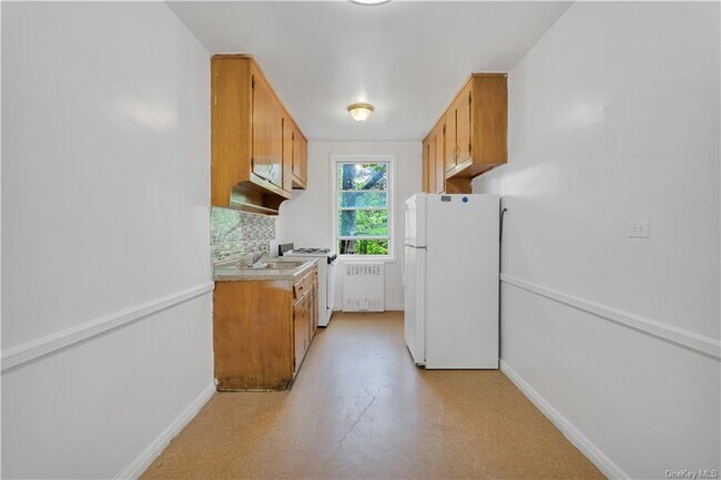 Building Photo - 900 Lydig Ave