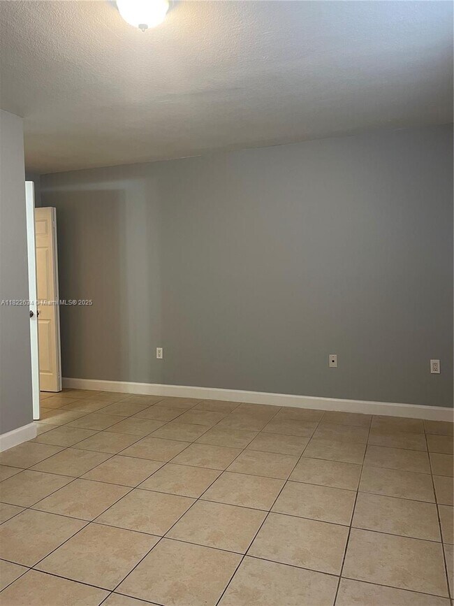 Building Photo - 14931 SW 82nd Ln