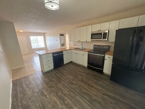 Building Photo - 2906 Straus Ln