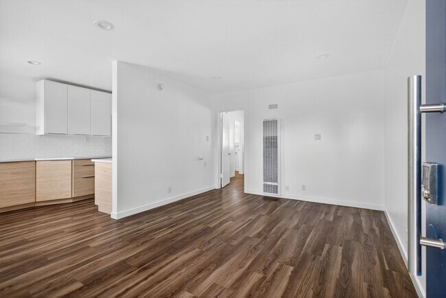 Building Photo - 4308 E 4th St