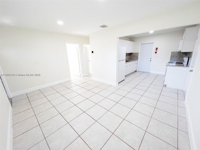 Building Photo - 735 NW 14th Way