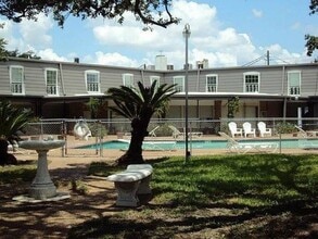 Building Photo - 9031 Rue Cambon St