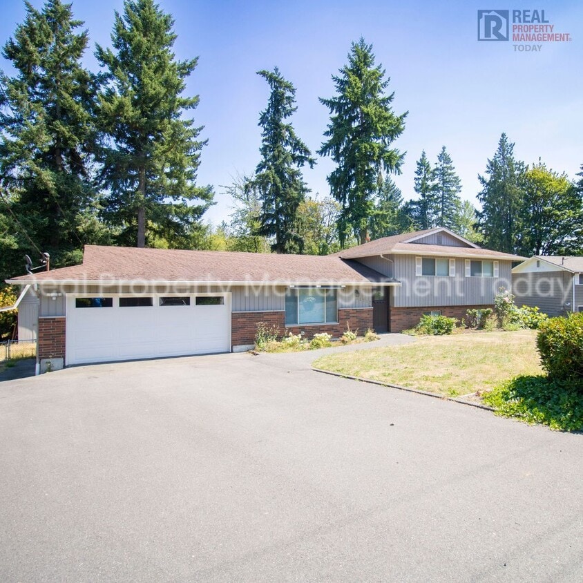 Primary Photo - Charming 3 Bedroom with Huge Backyard!