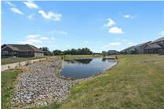 Building Photo - 2104 E Lucille Ln