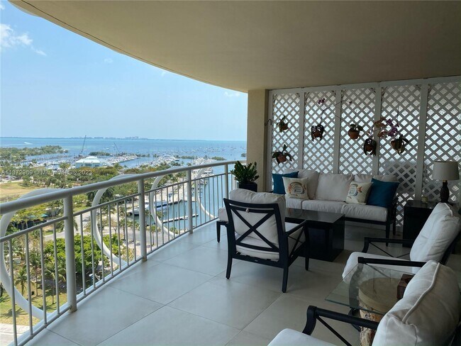 Building Photo - 2843 S Bayshore Dr