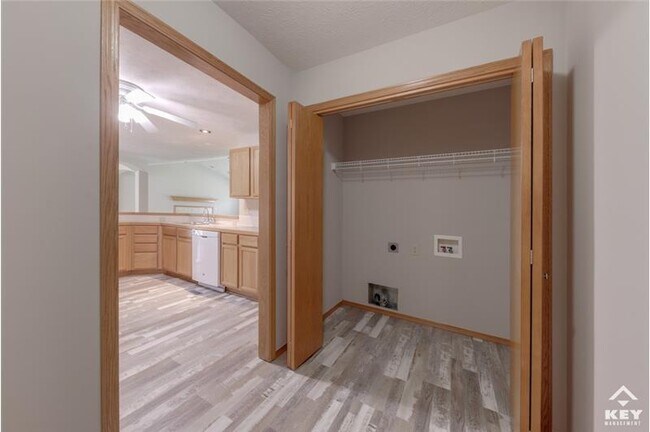 Foto del edificio - 565 N Bristol Ct