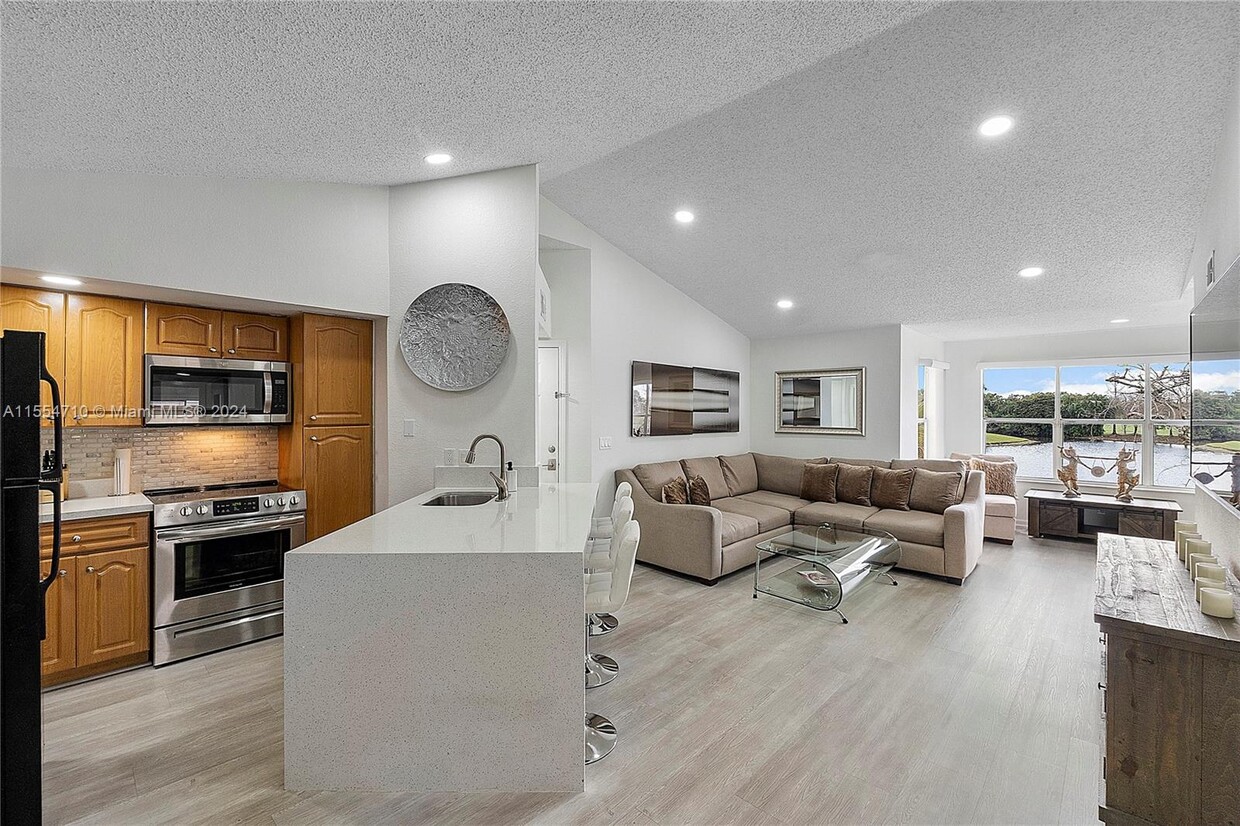 Primary Photo - 12430 Vista Isles Dr
