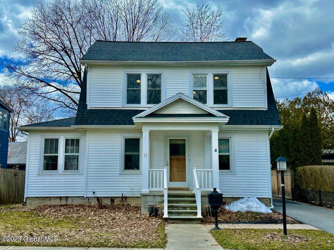 Primary Photo - 17 Pinewood Ave