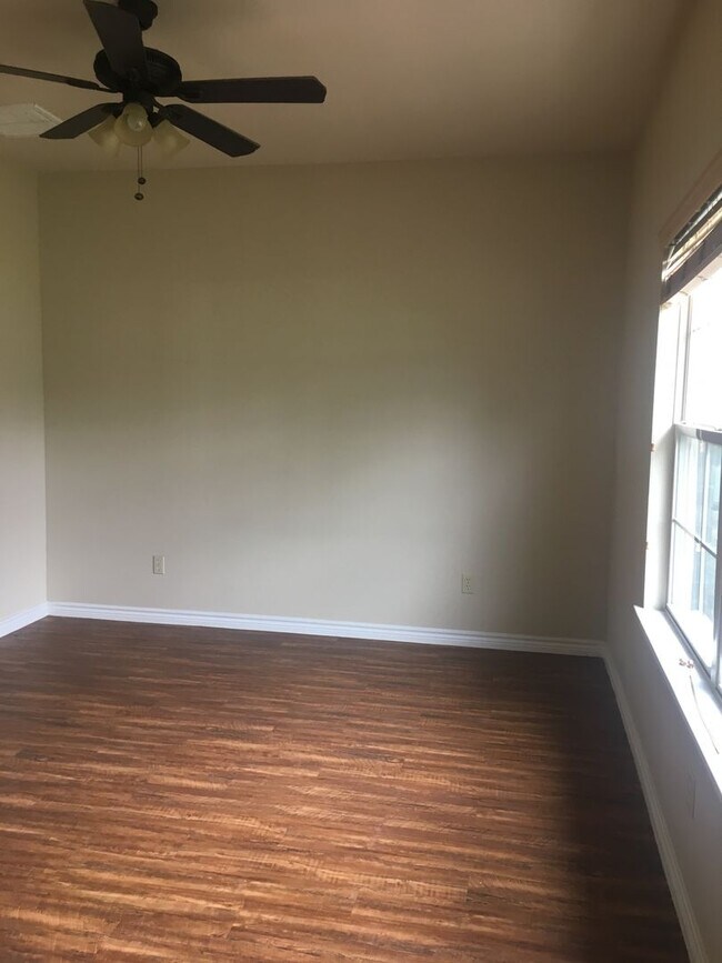Foto del edificio - House For Lease in Denison -- 3 Bed/2 Bath