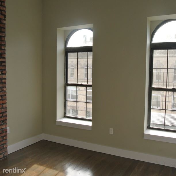 Building Photo - 315 Knickerbocker Ave