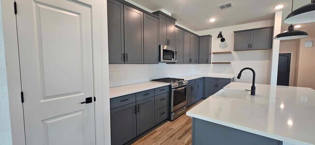 Building Photo - 8411 Bay Rdg Cir
