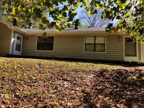 Building Photo - 1330 White Oak Dr