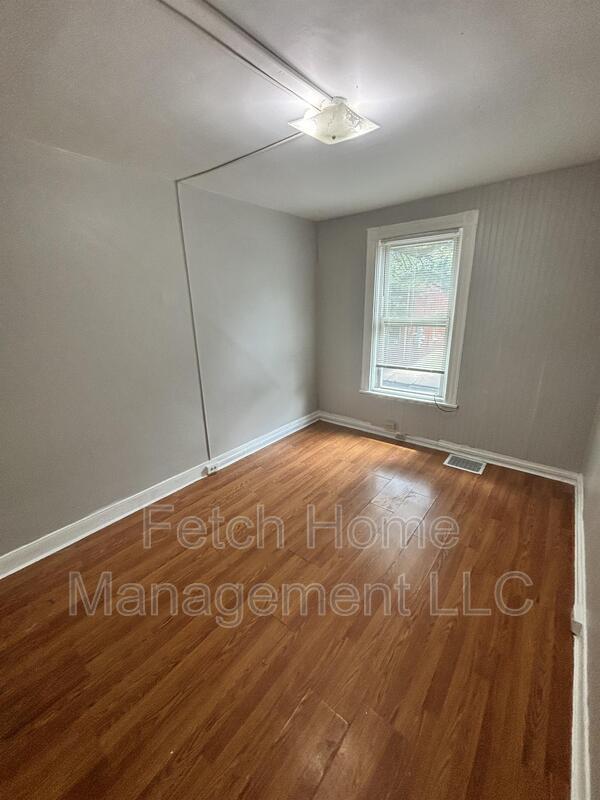 Building Photo - 405 East Orange Street - Room 7