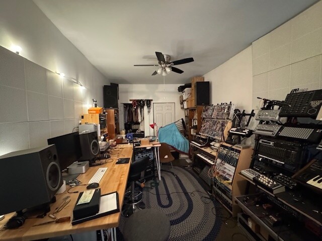 Foto del edificio - 3145 W Augusta Blvd