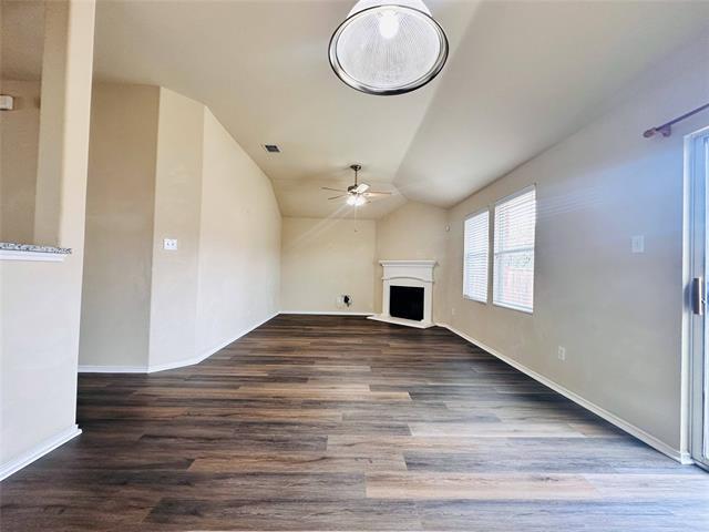 Building Photo - 304 S Mesa Verde Way