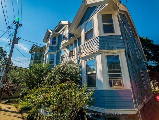 Building Photo - 107 Sheridan St