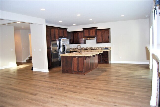 Foto del edificio - 4 Bedroom 2.5 Bath Home Sherwood OR