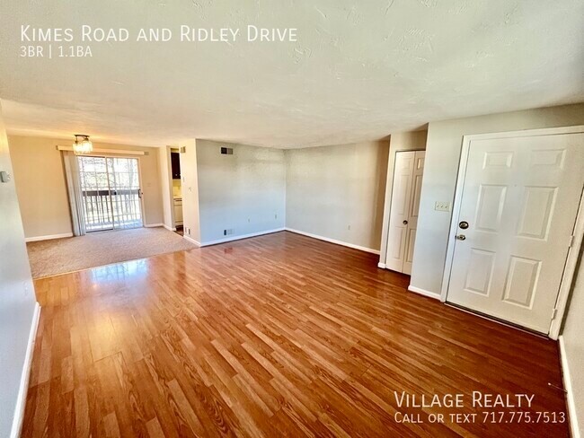 Building Photo - ONE MONTH FREE RENT! Large 3-bed Duplex in...