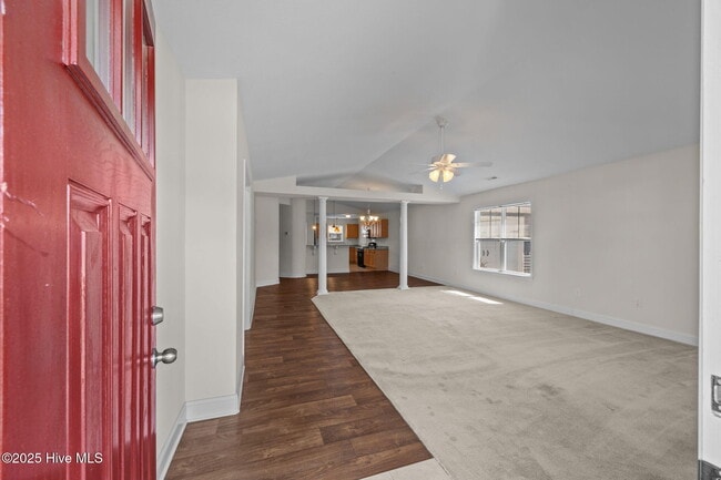 Building Photo - 408 Elsmore Dr