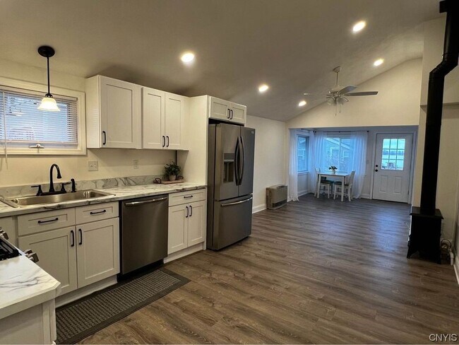 Building Photo - 8876 Maple Dr