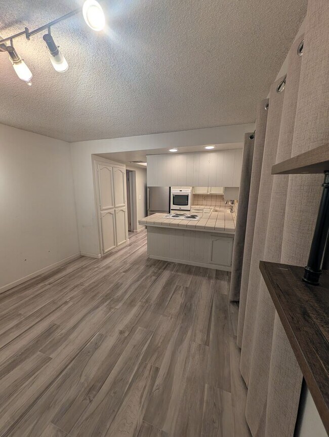 Building Photo - NW Visalia Home Coming Soon!