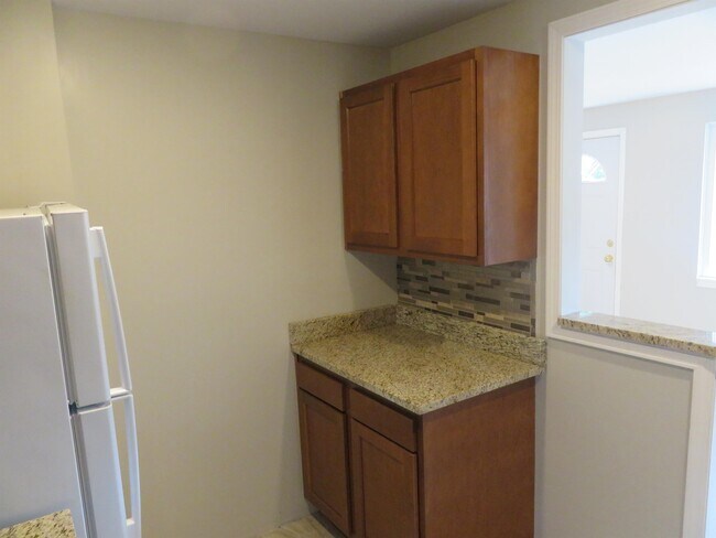 Building Photo - 2807 Lincoln Way