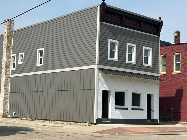 Building Photo - 107 W 1st St