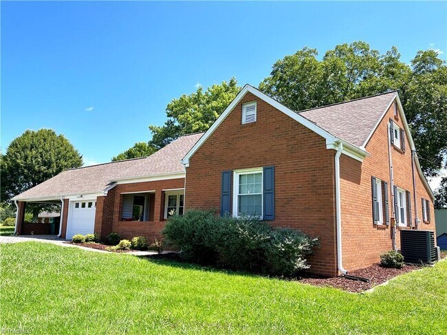 Foto del edificio - 1761 Ellisboro Rd
