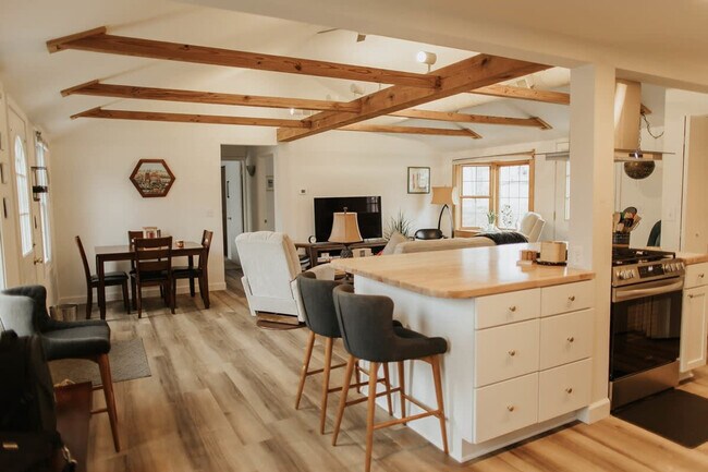 Building Photo - 1109 S Fess Ave