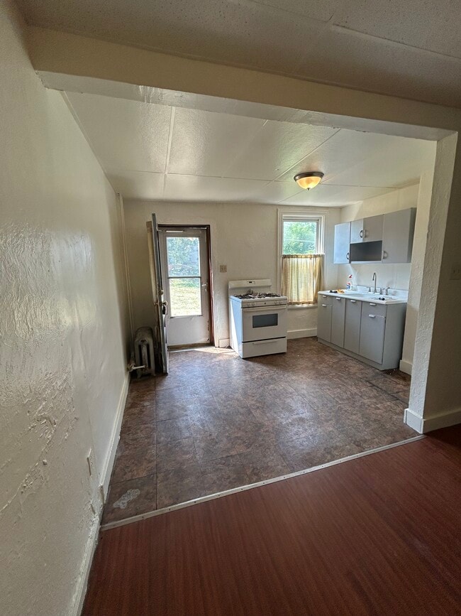 Kitchen - 5 Davis Row