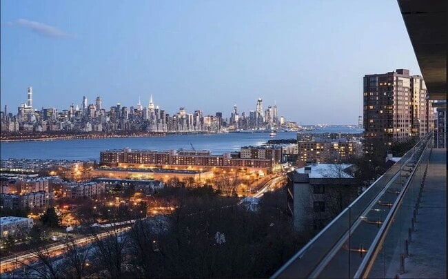 Building Photo - 320 Adolphus Ave