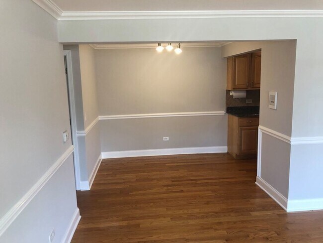 Building Photo - 4930 N Leonard Dr