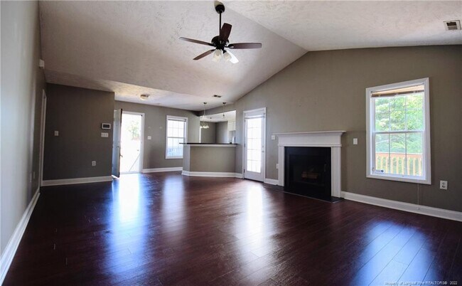 Foto del edificio - 318 Hawthorn Dr