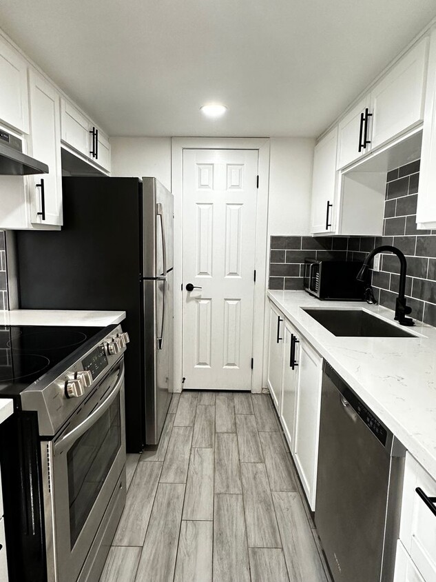 Primary Photo - Beautifully Upgraded 3 Bedroom 1 Bathroom ...