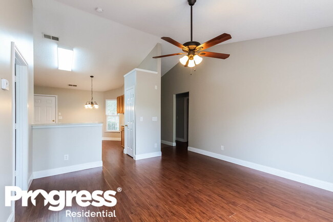 Building Photo - 1084 Meadowbrook Ln SW