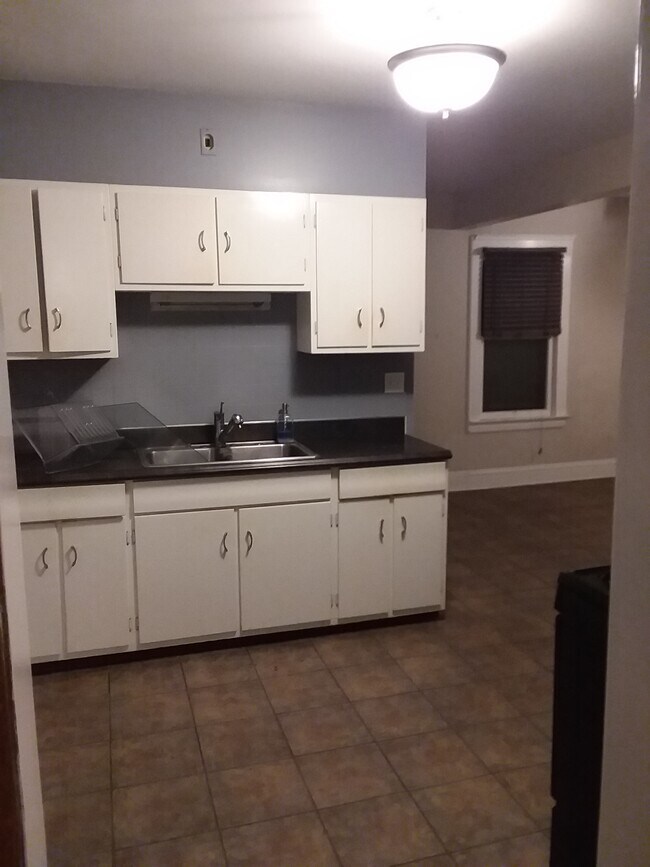Foto del edificio - 1332 W 64th St
