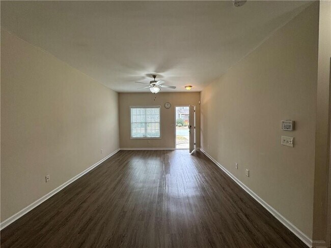 Foto del edificio - 3058 Cedar Glade Ln NE