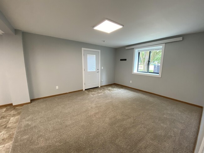 Building Photo - 220 E 7th St