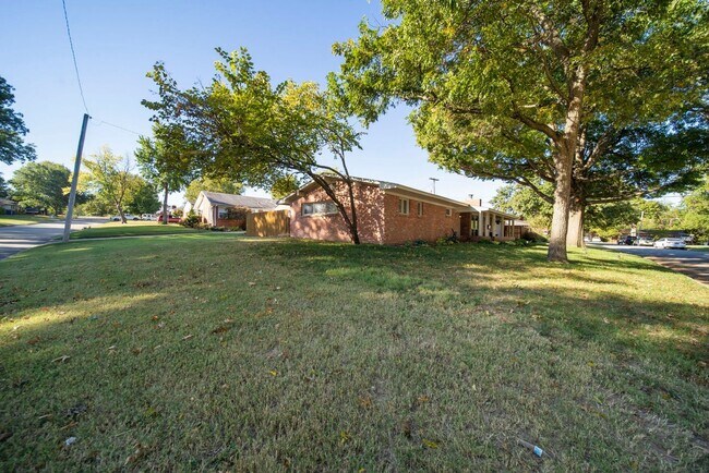 Building Photo - 4518 E 40th St