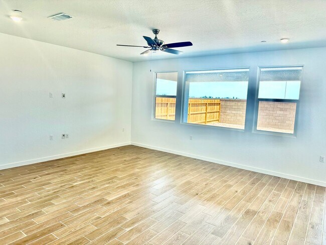 Foto del edificio - BRAND NEW 5/3 Lennar In Riverstone Community