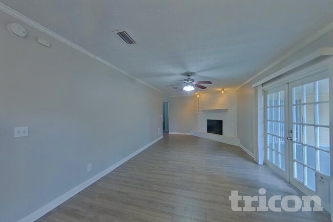 Building Photo - 671 Custer Cir