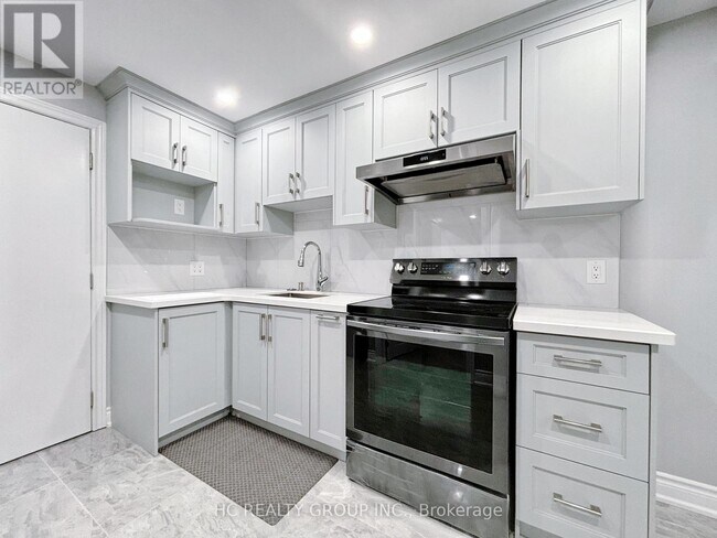 Photo du bâtiment - 310 Hammersly Blvd