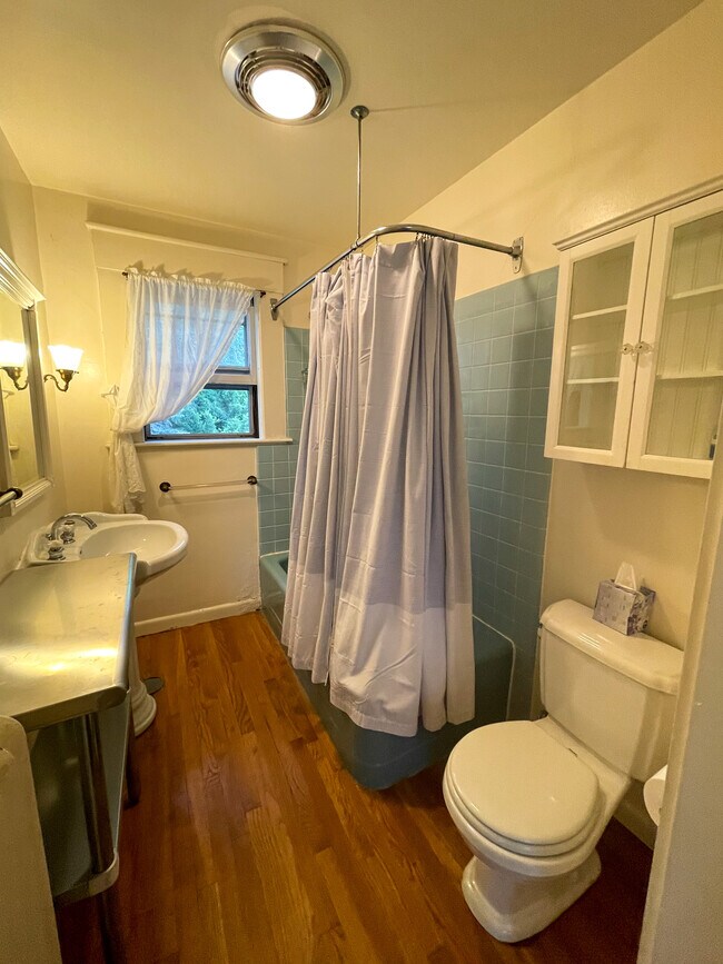 8 Goodwin Rd, Lexington, MA 02420 Condo for Rent in Lexington, MA