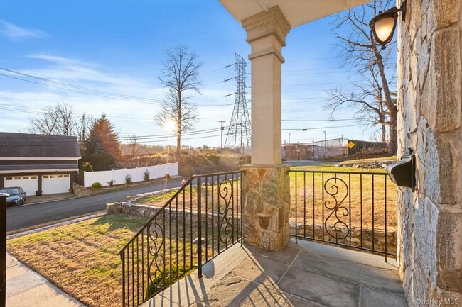 Foto del edificio - 44 Hillwood Pl