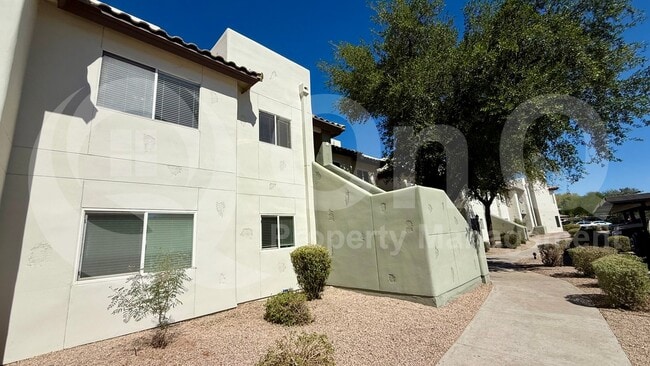 Building Photo - 1825 W Ray Rd