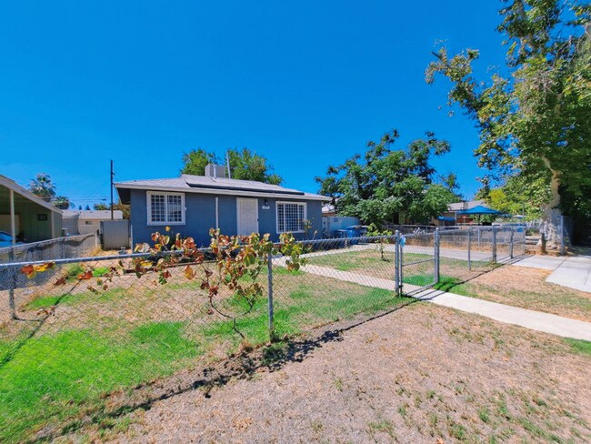 Foto del edificio - 2-bedroom Single Family Home with Solar!